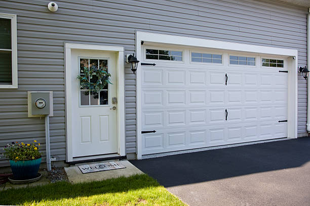 24/7 Emergency Garage Door Panel Replacement experts in Penn State Erie, PA